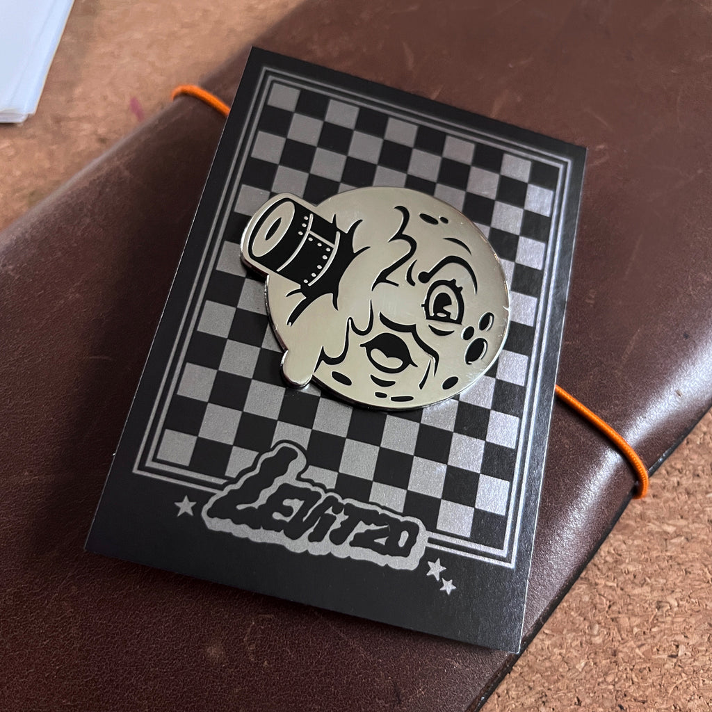 Levitzo: Moon Pin